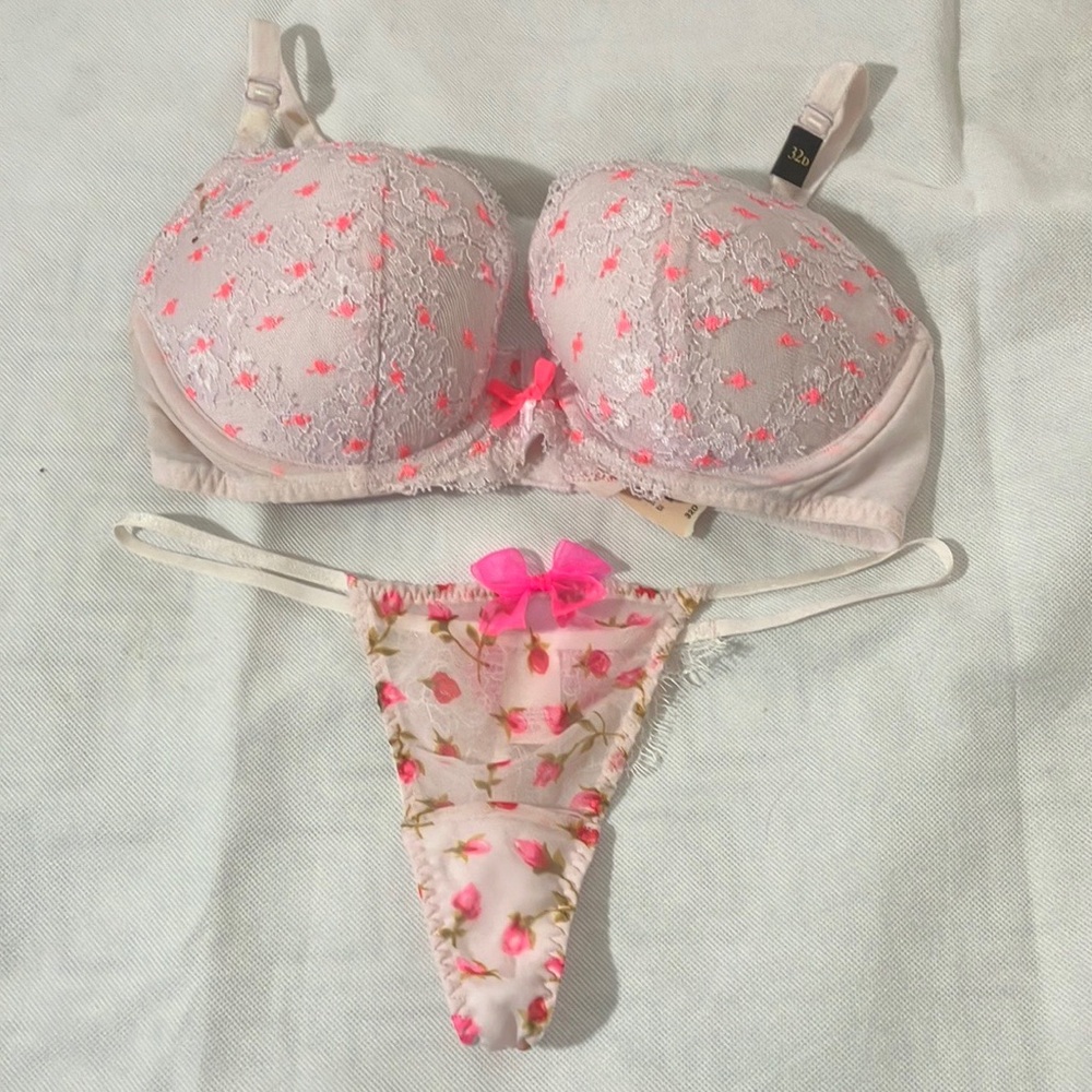 32D Victoria's Secret Lace Bra Set
